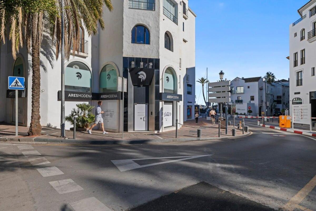 3 En Puerto Banus Marbella